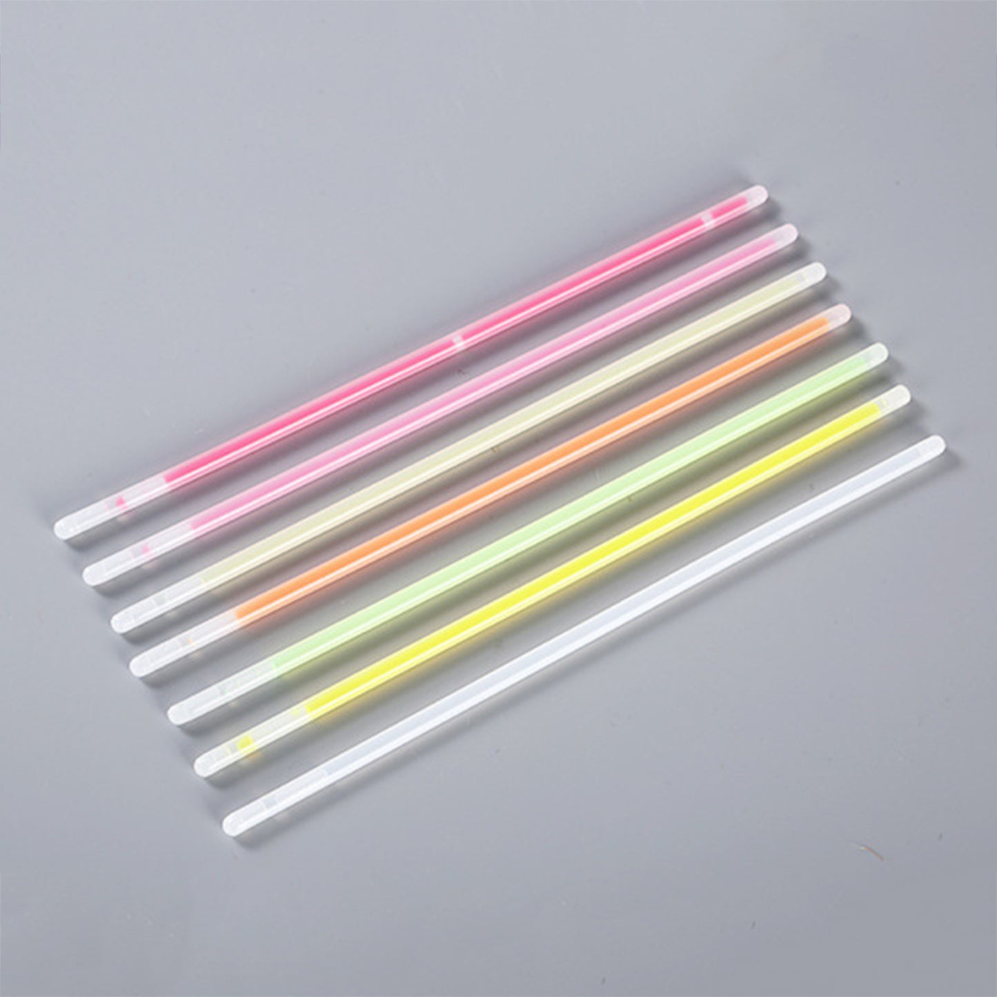 100pcs Glowsticks Party Favors Outdoor Disposable Light Sticks with Mixed Colors for Christmas Halloween Party Supplies PR Sale